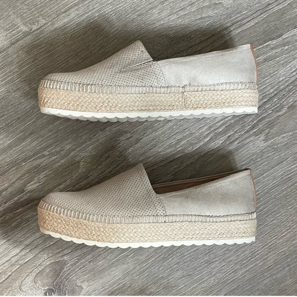 Dr. Scholl's Light Gray Espadrille Slip-Ons. - Picture 5 of 8